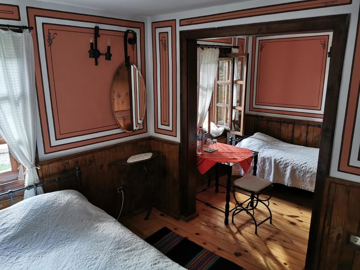 Гостевой дом Hadji Neikovi Guest Houses Копривштица-13