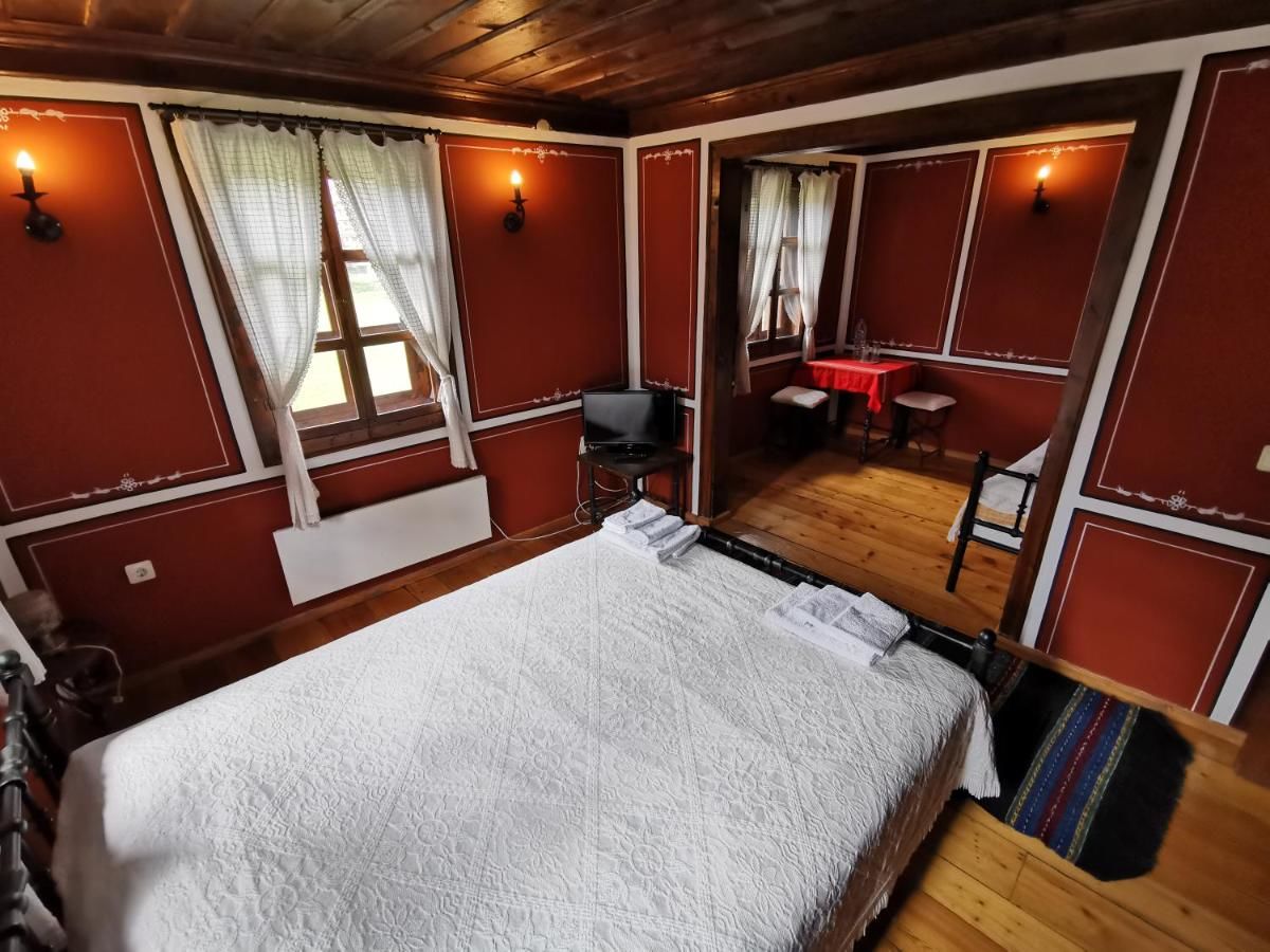 Гостевой дом Hadji Neikovi Guest Houses Копривштица-14