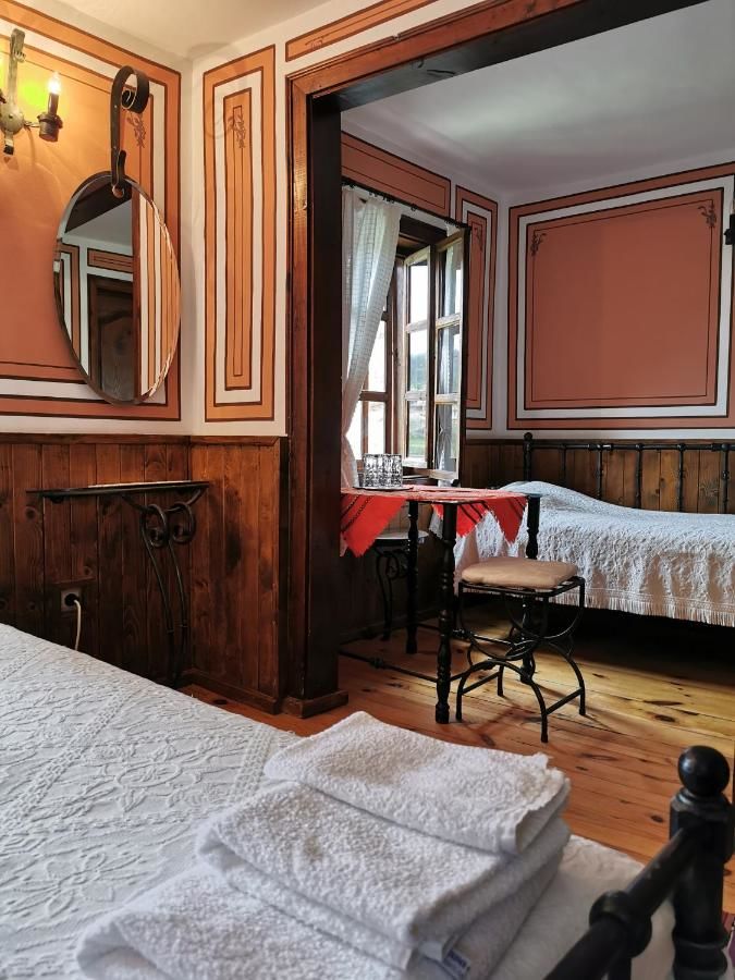 Гостевой дом Hadji Neikovi Guest Houses Копривштица-17