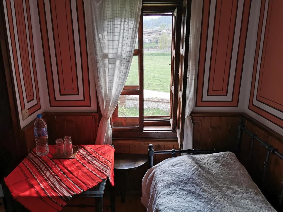 Гостевой дом Hadji Neikovi Guest Houses Копривштица-25