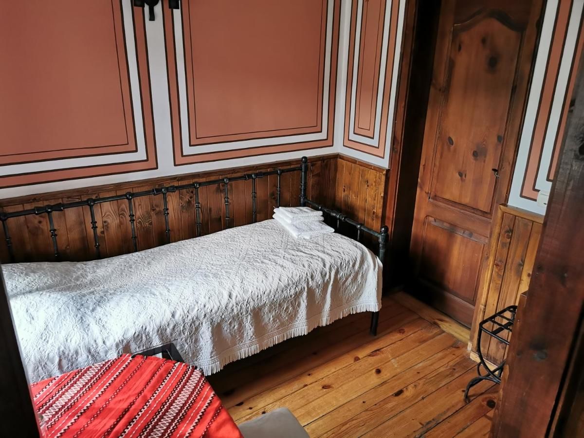 Гостевой дом Hadji Neikovi Guest Houses Копривштица-26