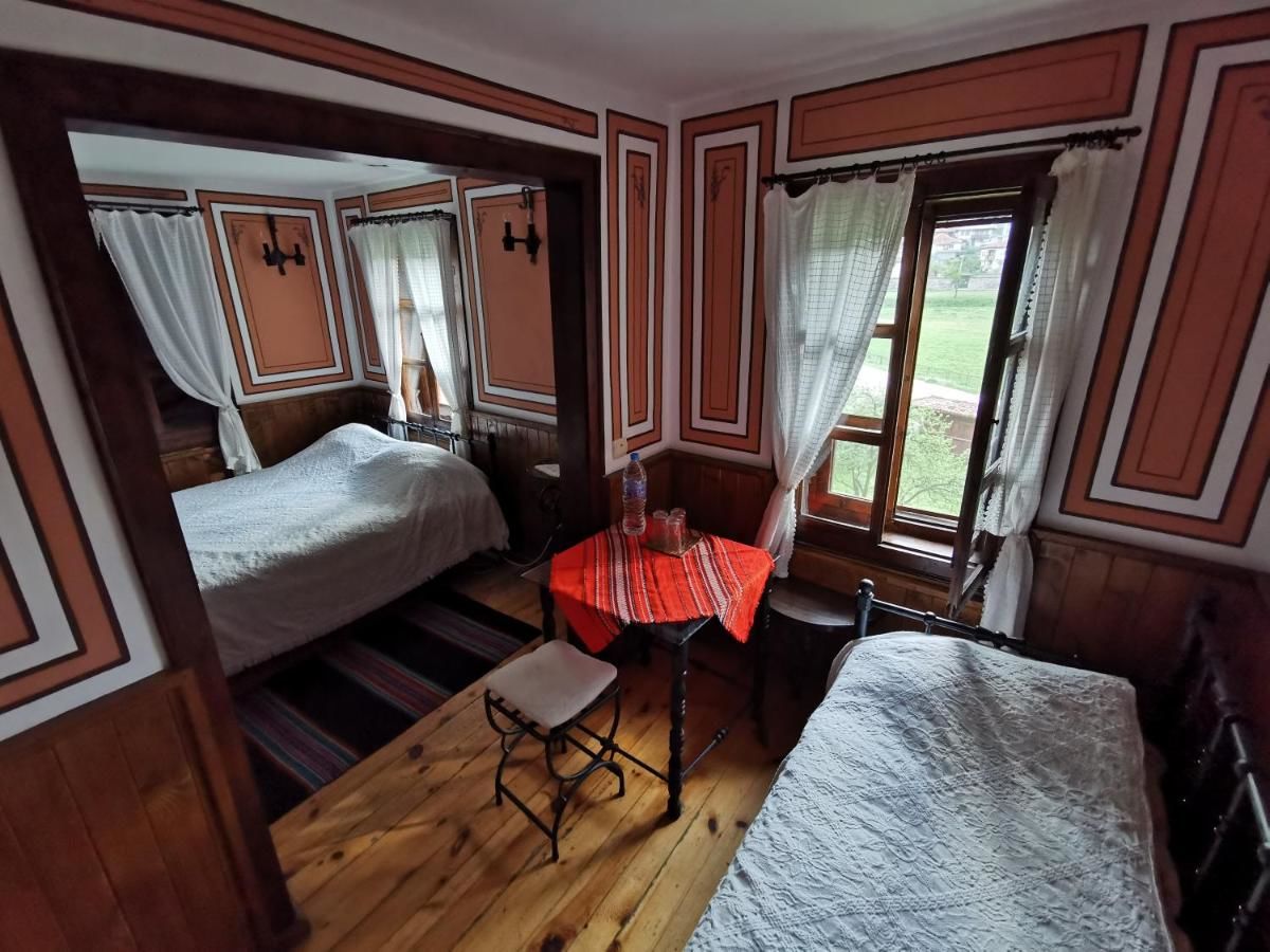 Гостевой дом Hadji Neikovi Guest Houses Копривштица-27