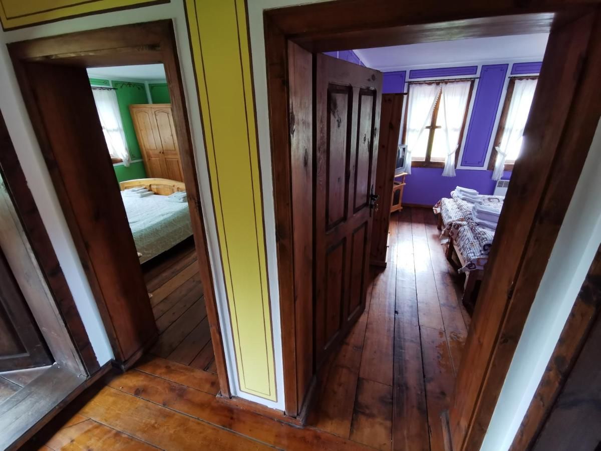 Гостевой дом Hadji Neikovi Guest Houses Копривштица-30