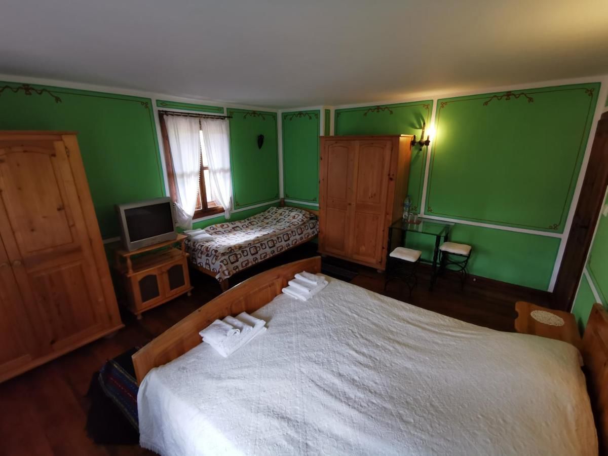Гостевой дом Hadji Neikovi Guest Houses Копривштица-35