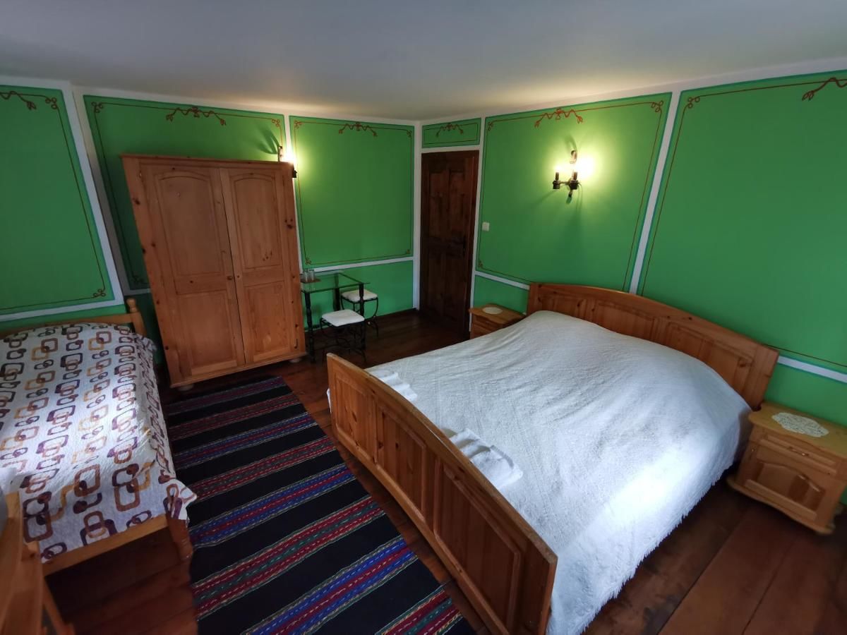 Гостевой дом Hadji Neikovi Guest Houses Копривштица-36