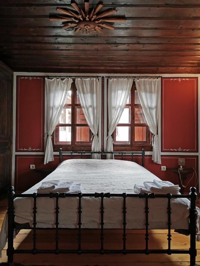 Гостевой дом Hadji Neikovi Guest Houses Копривштица-37