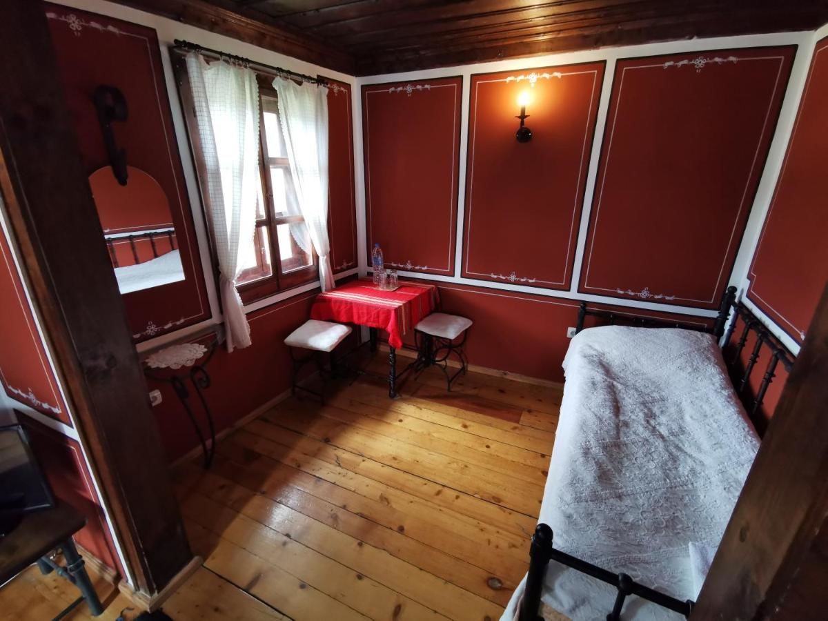 Гостевой дом Hadji Neikovi Guest Houses Копривштица-38