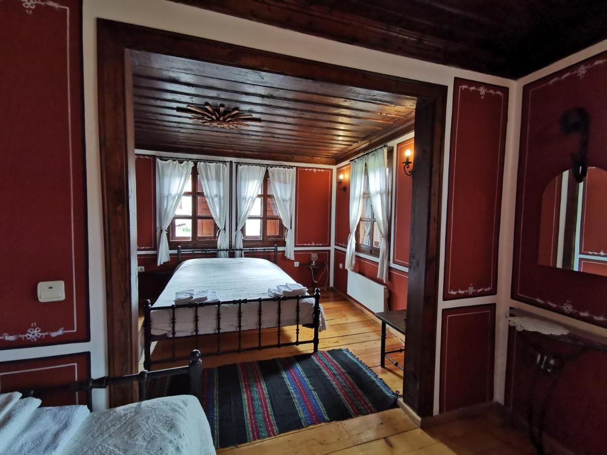 Гостевой дом Hadji Neikovi Guest Houses Копривштица-39